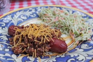 BIson_dogs_with_chili_and_slaw